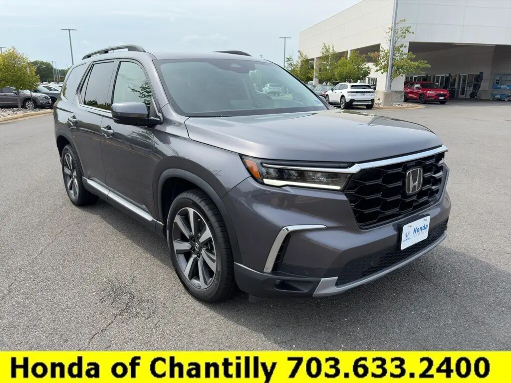 2024 Honda Pilot Touring — photo 1 of 26