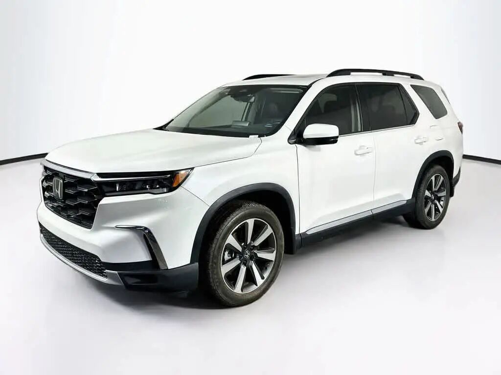2024 Honda Pilot Touring — photo 1 of 13