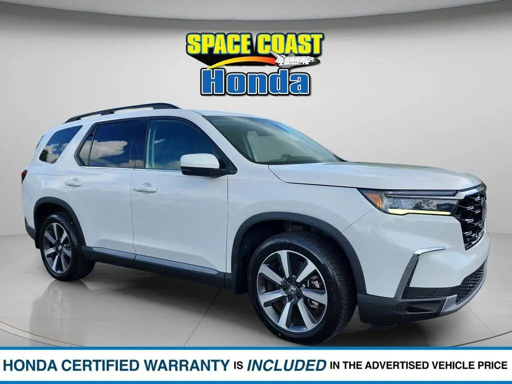 2023 Honda Pilot Touring — photo 1 of 13