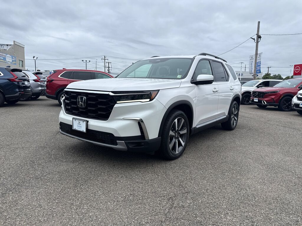 2023 Honda Pilot AWD TRG — photo 1 of 7