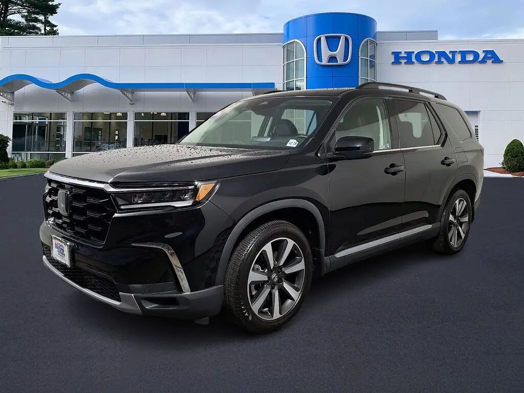 2024 Honda Pilot Touring — photo 1 of 13