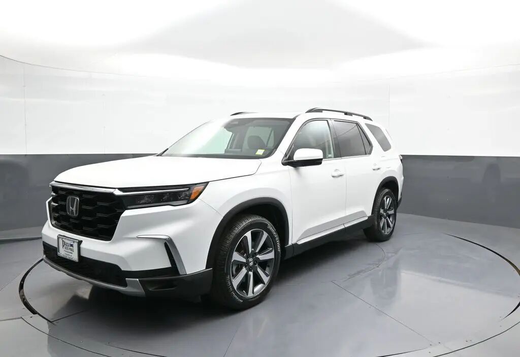 2024 Honda Pilot Touring — photo 1 of 12