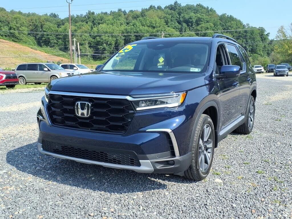 2025 Honda Pilot Touring — photo 1 of 1