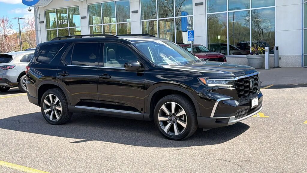 2025 Honda Pilot Touring — photo 1 of 13