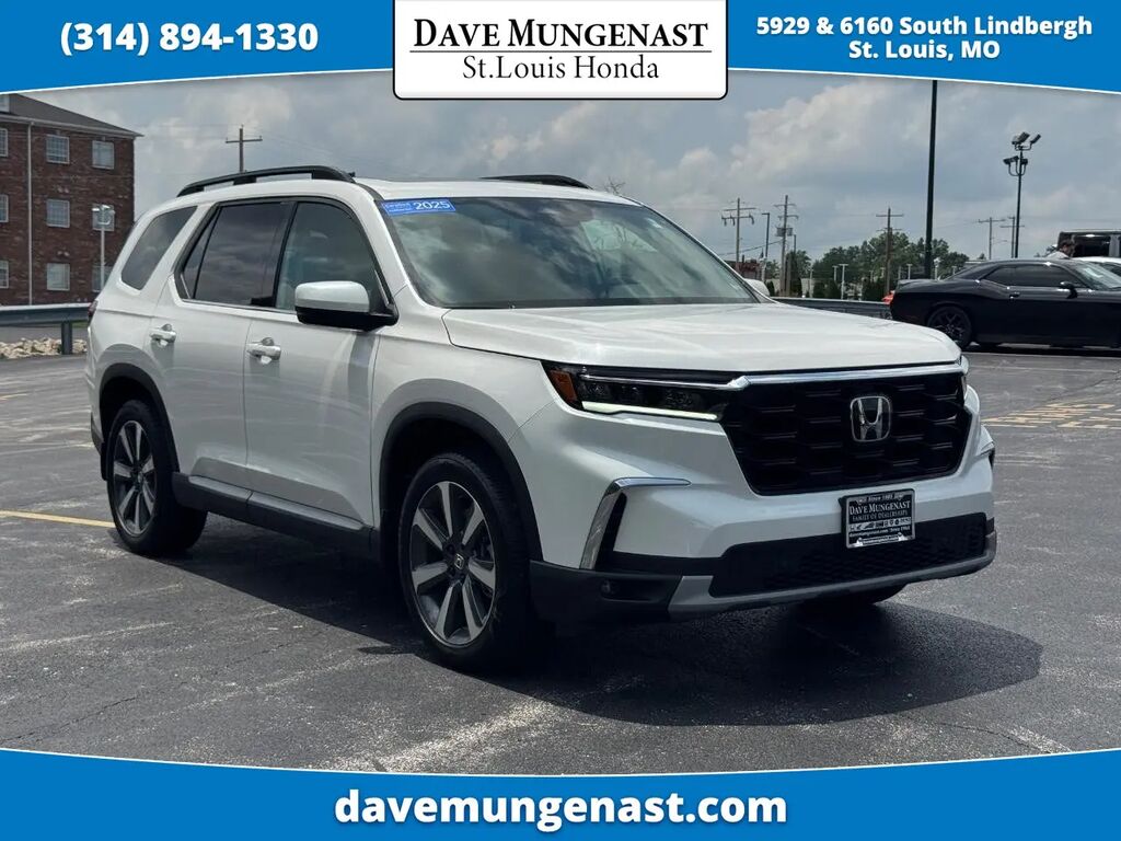 2025 Honda Pilot Touring — photo 1 of 13