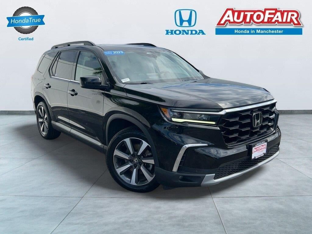 2023 Honda Pilot Touring — photo 1 of 13