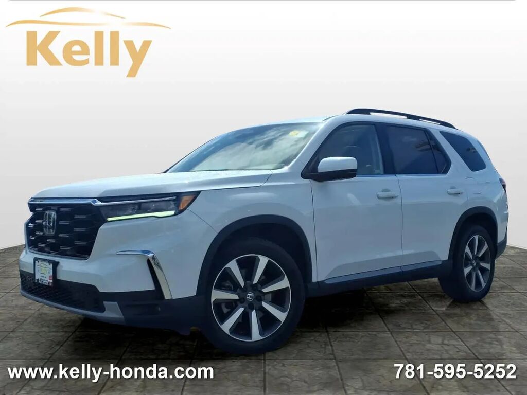 2023 Honda Pilot Touring — photo 1 of 13