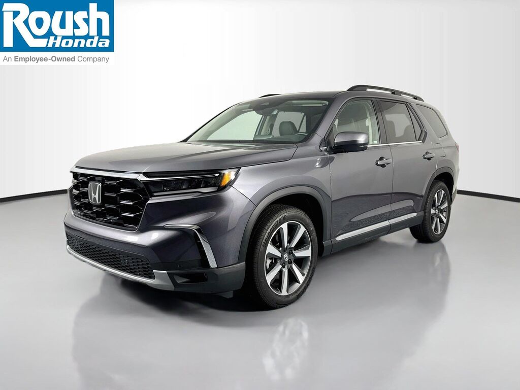 2023 Honda Pilot Touring — photo 1 of 13