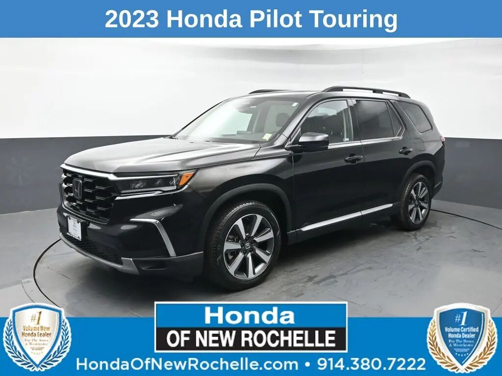 2023 Honda Pilot Touring — photo 1 of 12