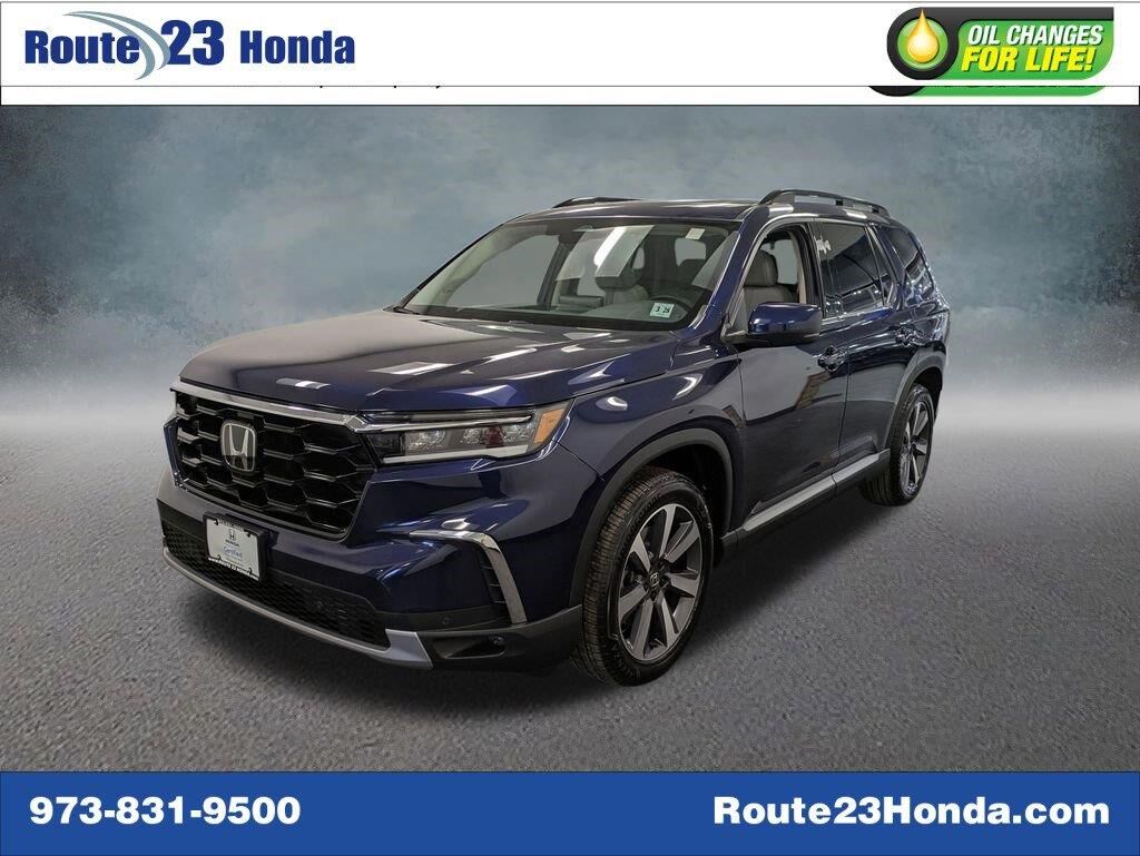 2023 Honda Pilot Touring — photo 1 of 7