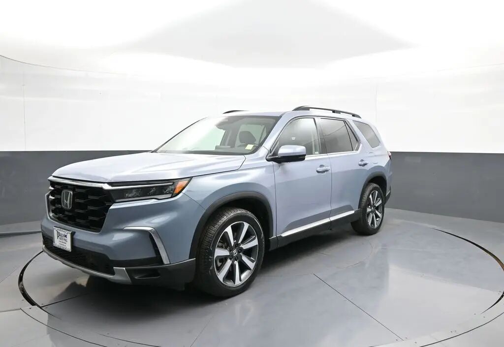 2023 Honda Pilot Touring — photo 1 of 12