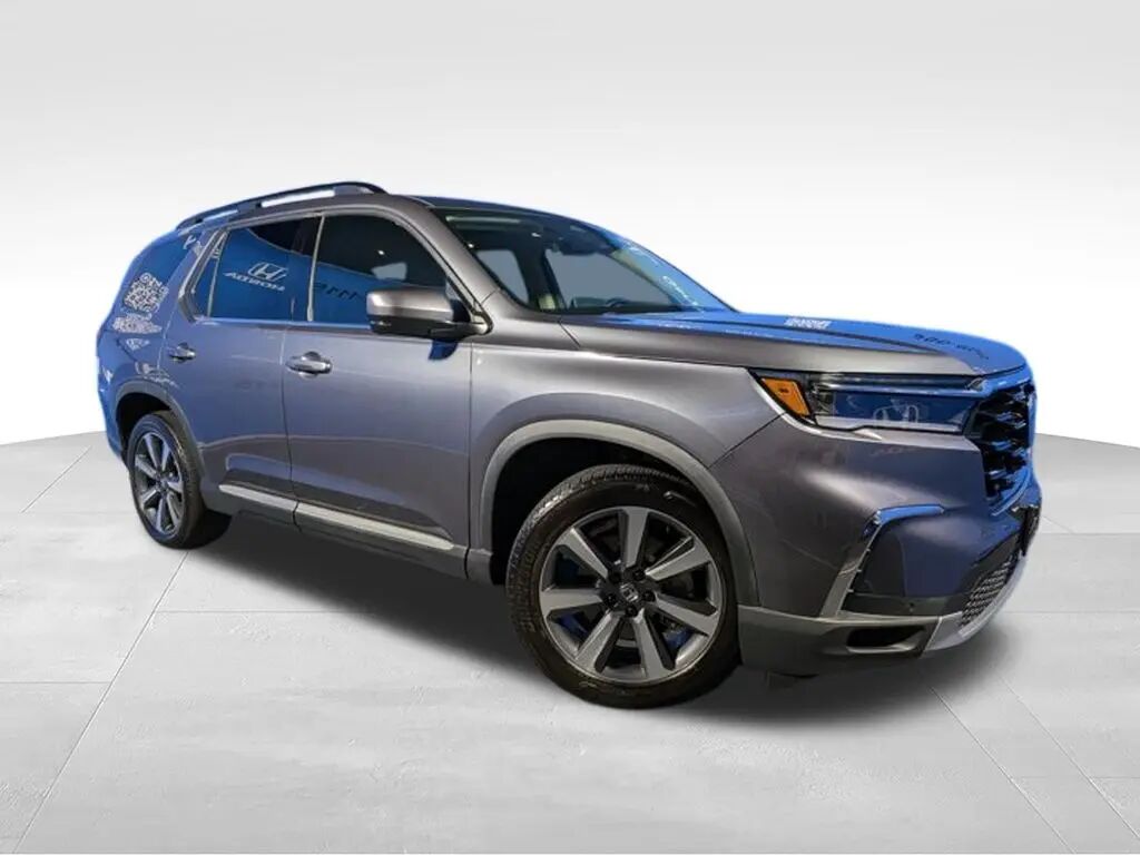 2024 Honda Pilot Touring — photo 1 of 13