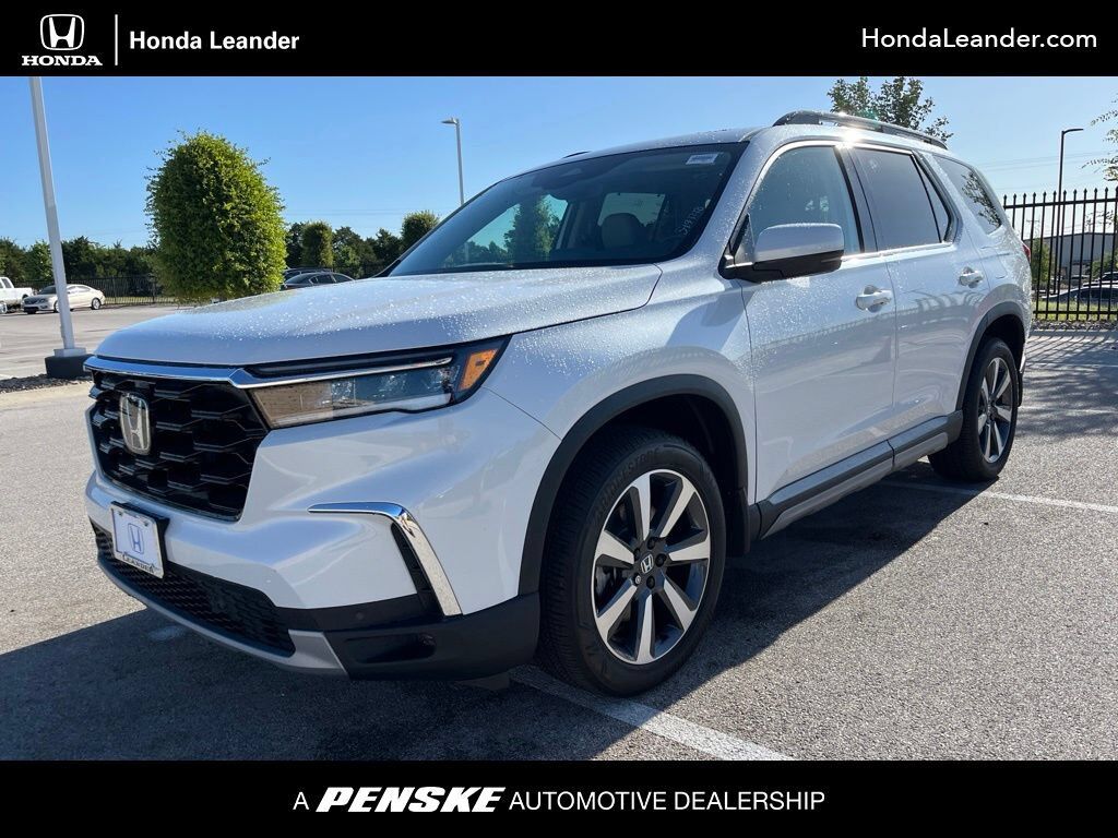 2025 Honda Pilot AWD Touring w/HPD Wheels — photo 1 of 7