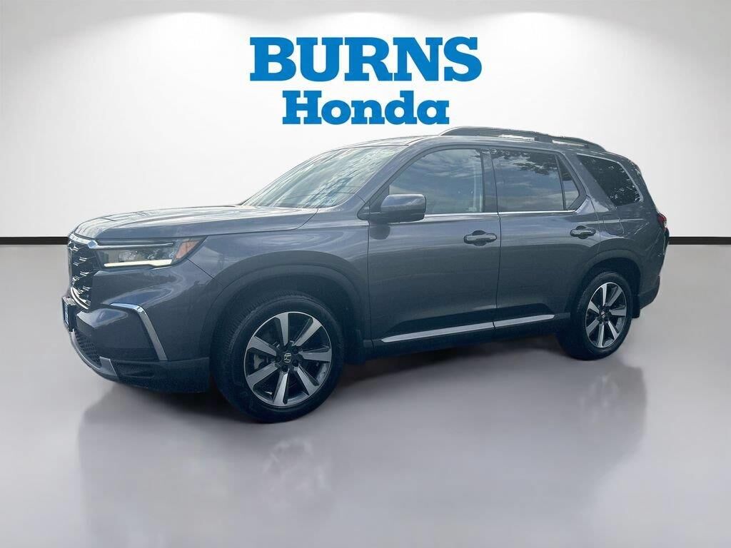 2024 Honda Pilot Touring — photo 1 of 13