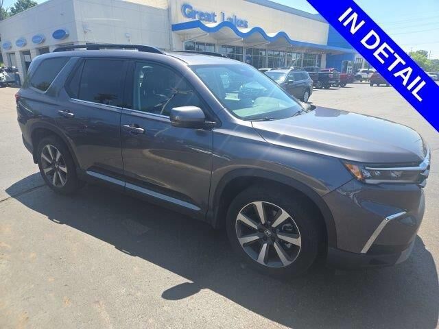 2025 Honda Pilot Touring — photo 1 of 7
