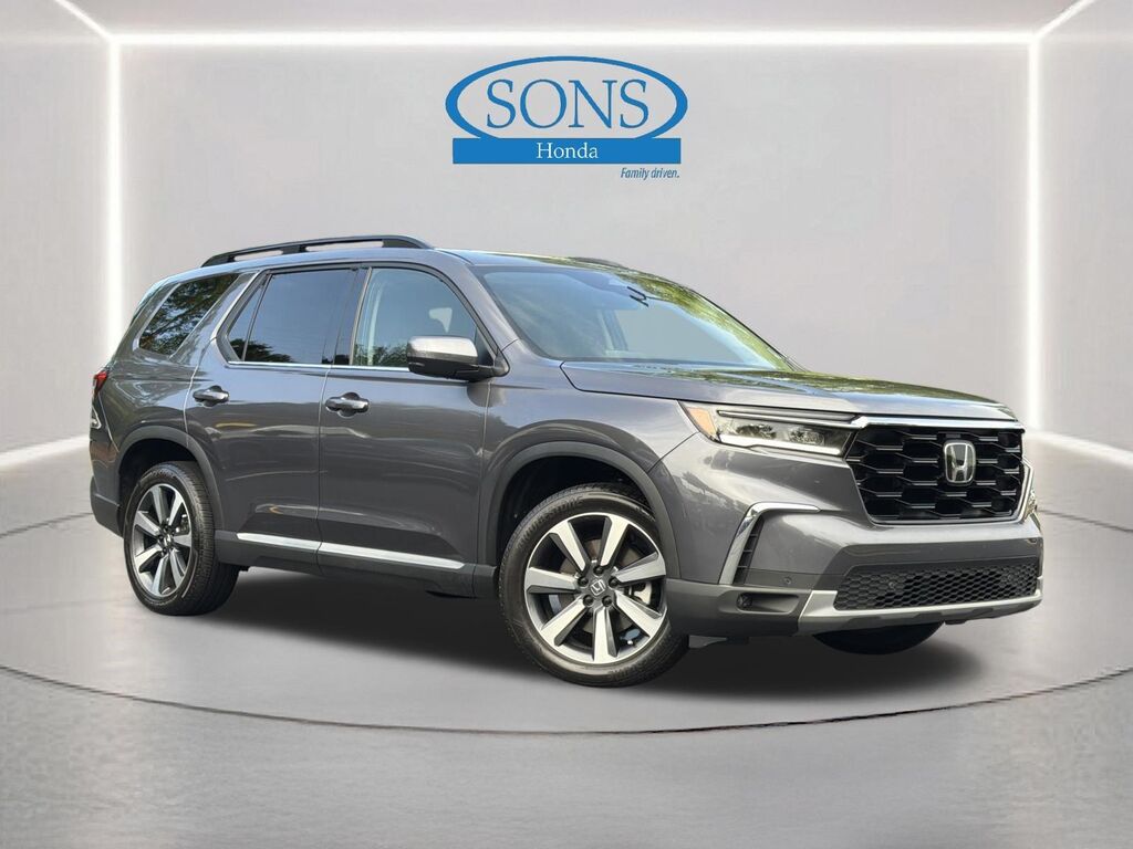 2025 Honda Pilot Touring — photo 1 of 7