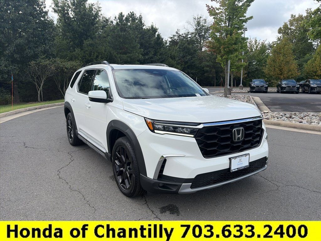2025 Honda Pilot AWD Touring w/HPD Wheels — photo 1 of 7
