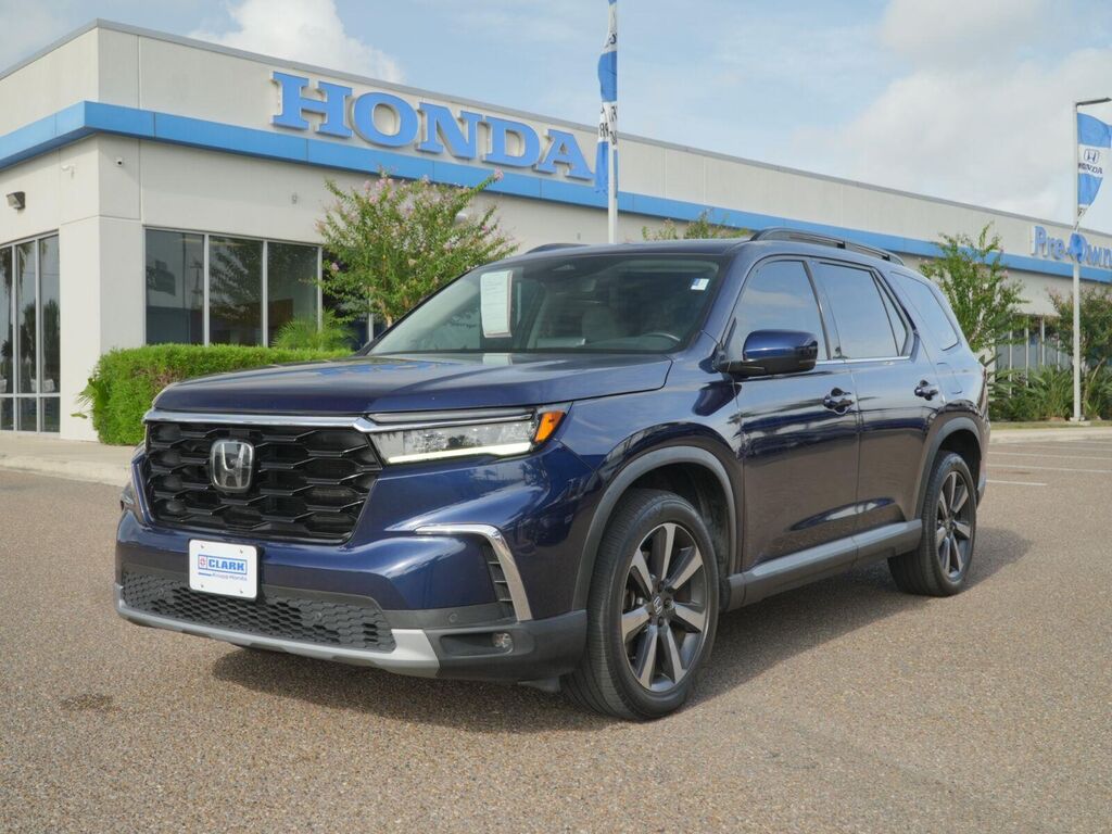 2023 Honda Pilot Touring — photo 1 of 13