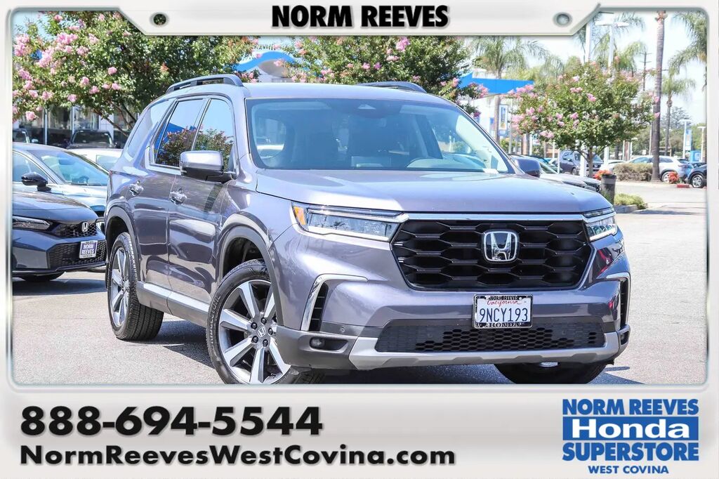 2025 Honda Pilot Touring — photo 1 of 13