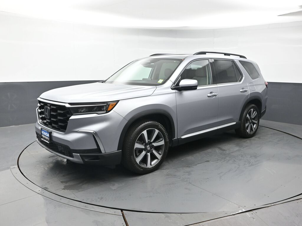 2025 Honda Pilot AWD TRG — photo 1 of 7