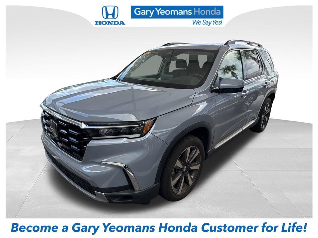 2025 Honda Pilot AWD Touring — photo 1 of 7