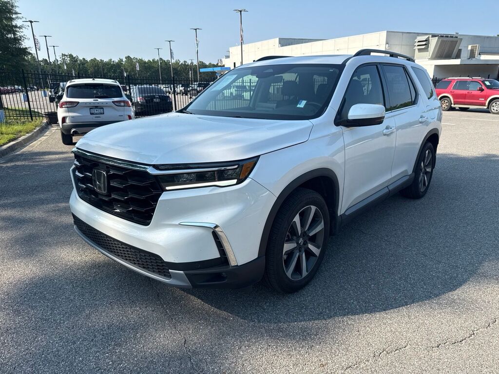 2025 Honda Pilot Touring — photo 1 of 7