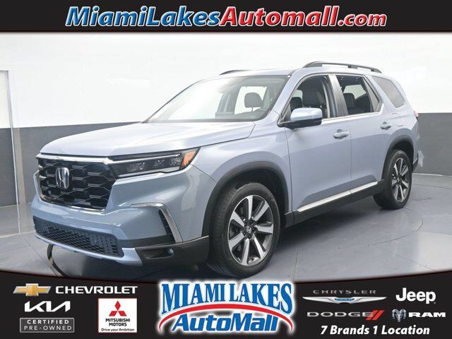 2023 Honda Pilot Touring — photo 1 of 13
