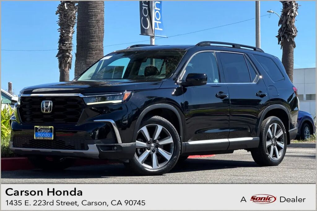 2023 Honda Pilot Touring — photo 1 of 13