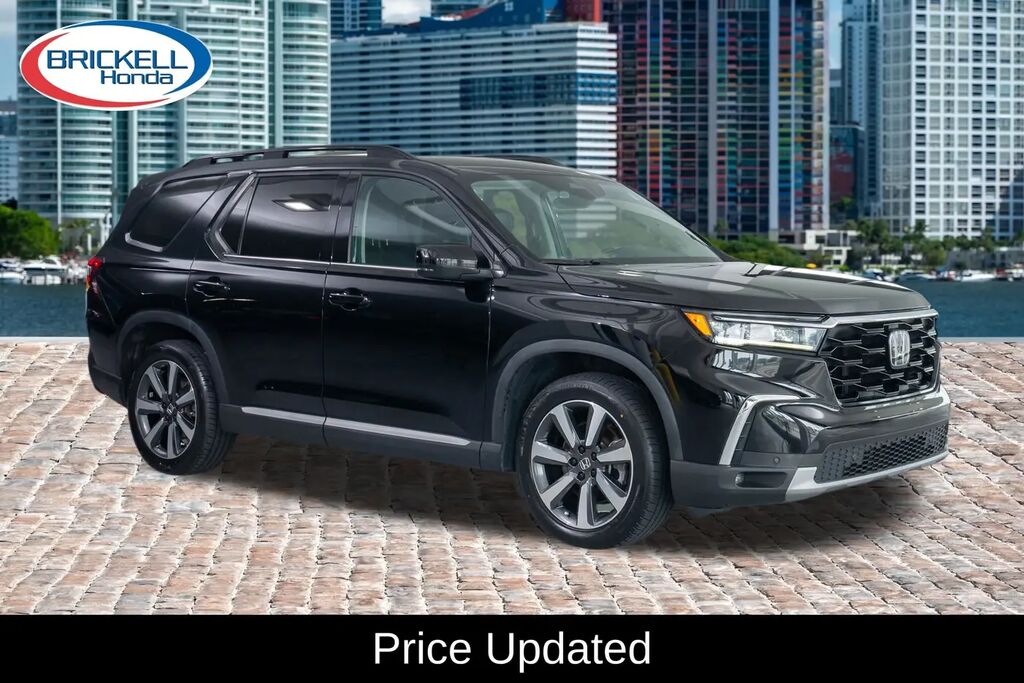 2023 Honda Pilot Touring — photo 1 of 12