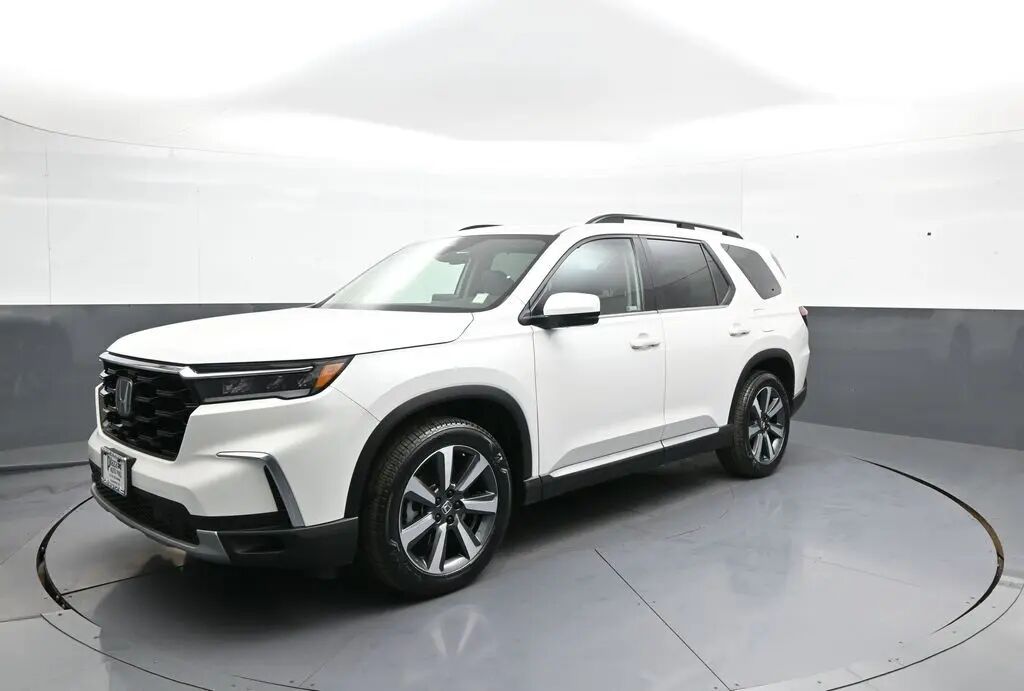 2024 Honda Pilot Touring — photo 1 of 13