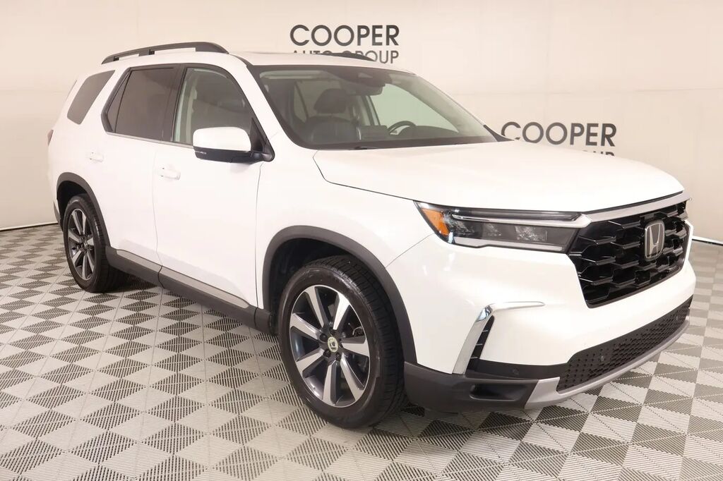 2024 Honda Pilot Touring — photo 1 of 13