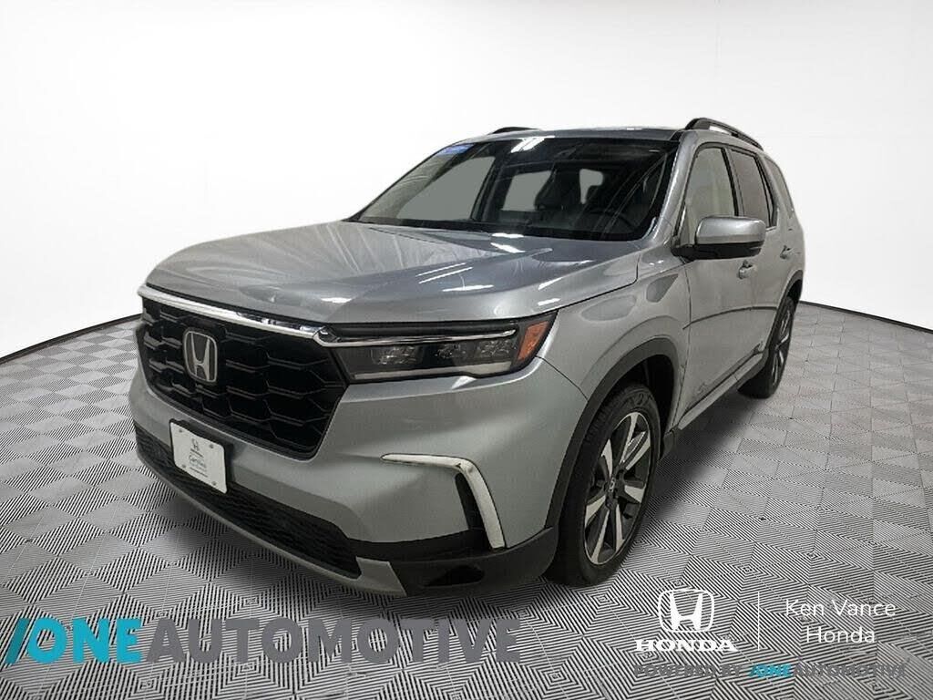 2025 Honda Pilot Touring — photo 1 of 1