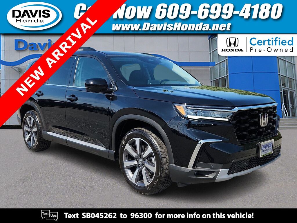 2025 Honda Pilot AWD TRG — photo 1 of 7