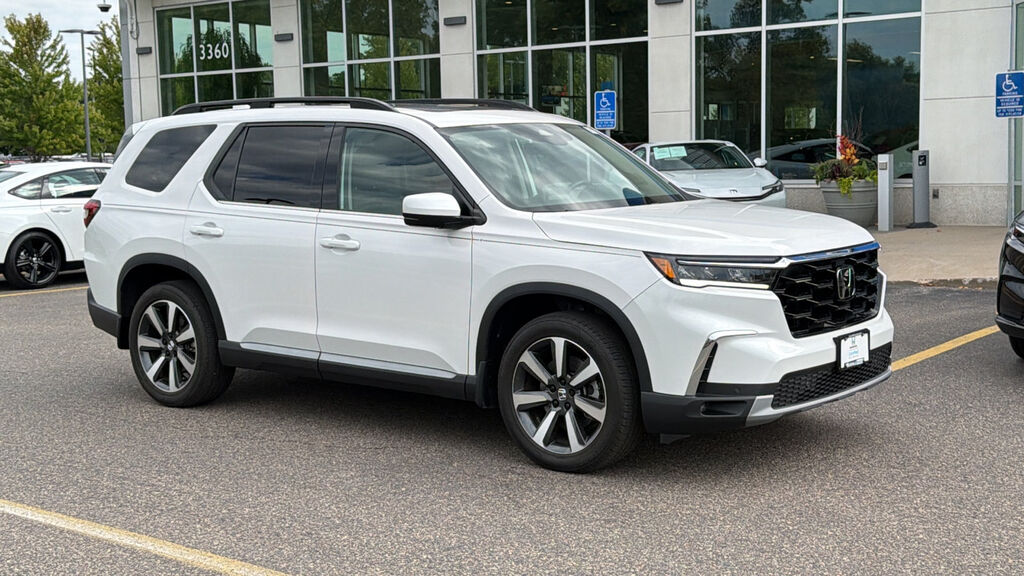 2025 Honda Pilot AWD TRG — photo 1 of 7