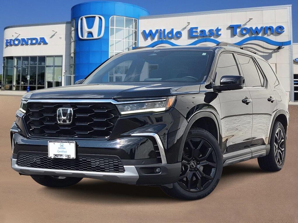 2025 Honda Pilot Touring — photo 1 of 13