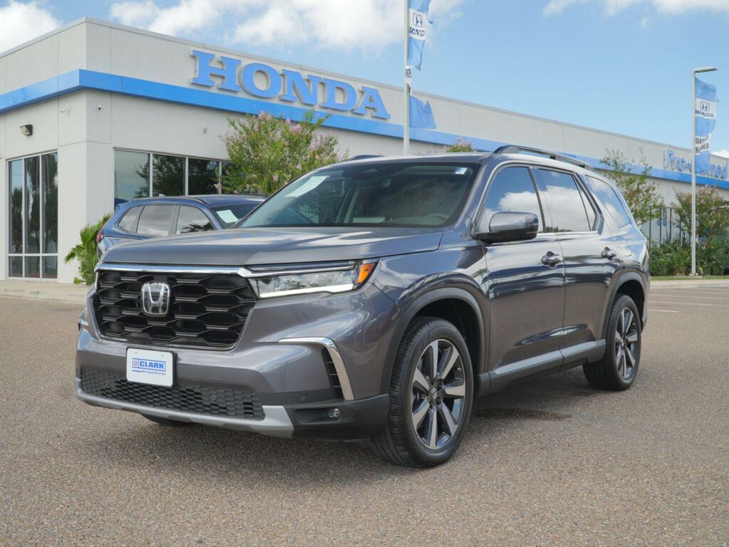 2025 Honda Pilot Touring — photo 1 of 13