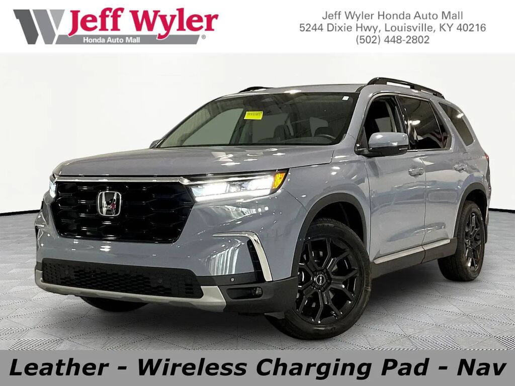 2025 Honda Pilot Touring — photo 1 of 10