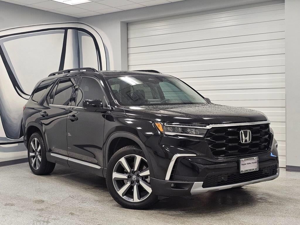 2024 Honda Pilot Touring — photo 1 of 13