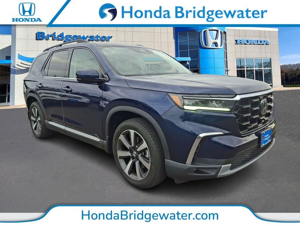 2024 Honda Pilot Touring — photo 1 of 13