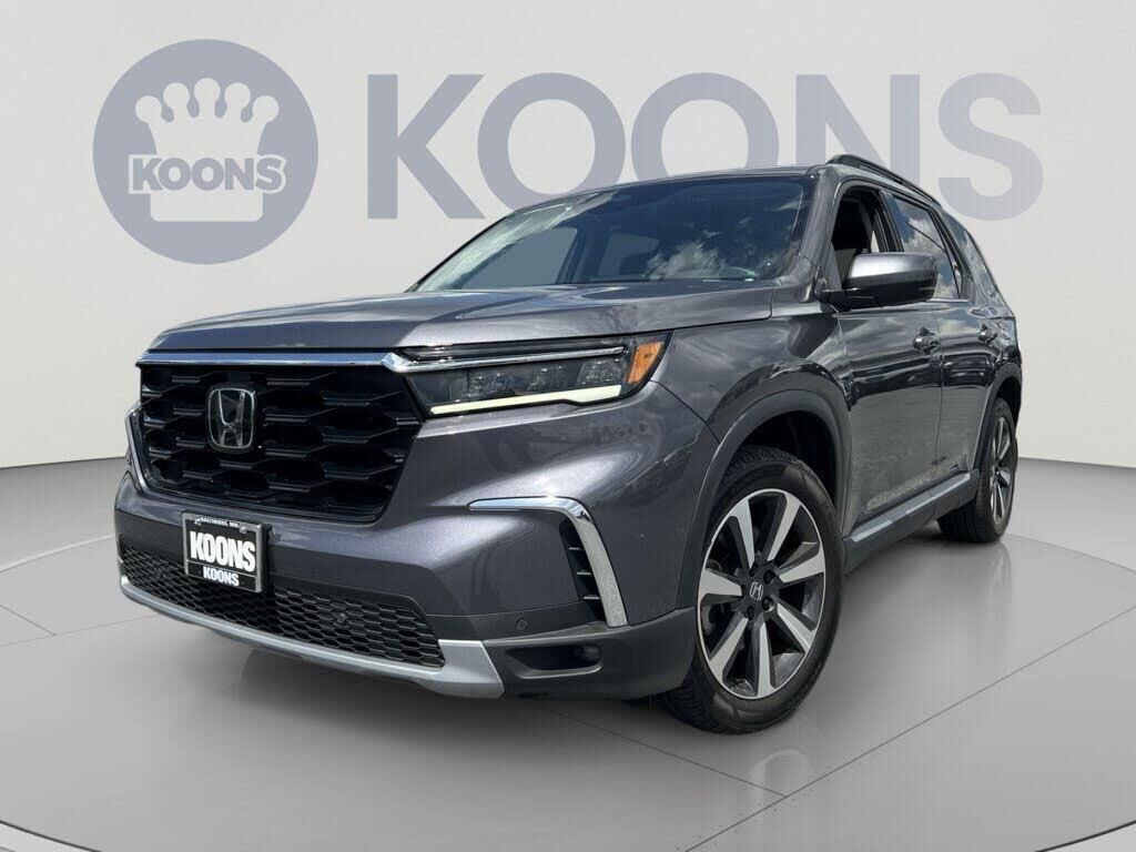 2025 Honda Pilot Touring — photo 1 of 1