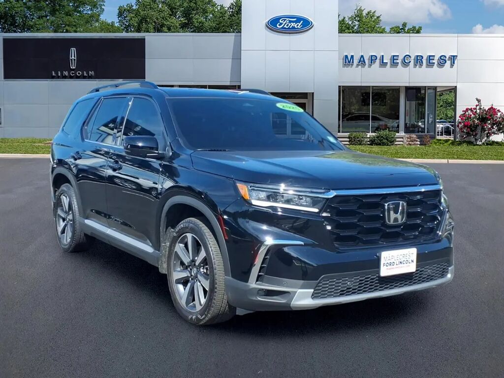 2025 Honda Pilot Touring — photo 1 of 13