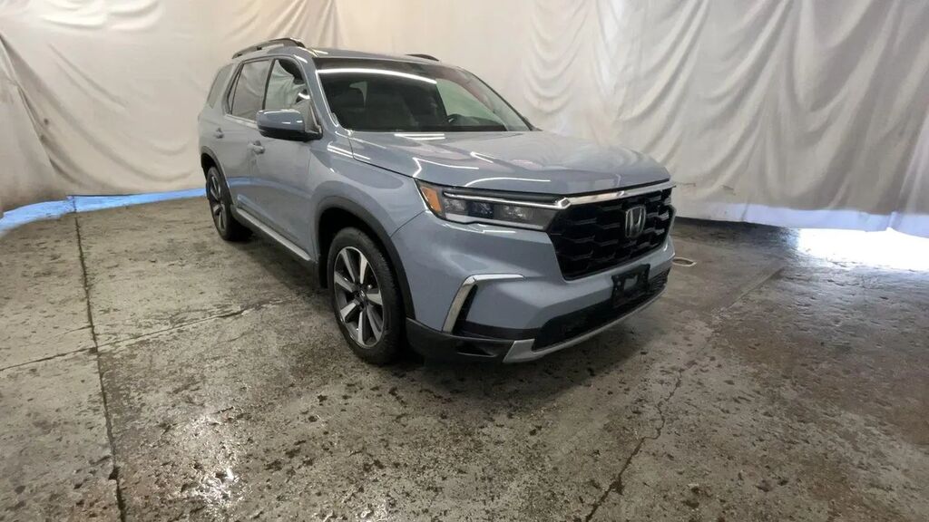 2023 Honda Pilot Touring — photo 1 of 1
