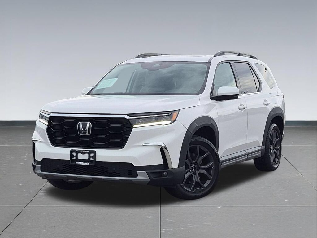 2023 Honda Pilot AWD TRG — photo 1 of 7