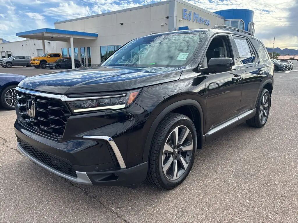 2024 Honda Pilot Touring — photo 1 of 13