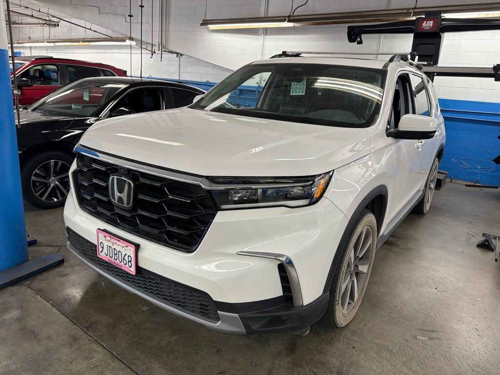 2023 Honda Pilot AWD ELITE — photo 1 of 7