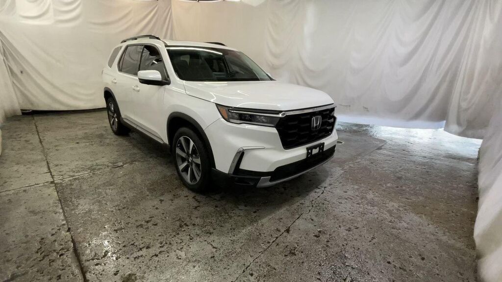 2025 Honda Pilot Elite — photo 1 of 7