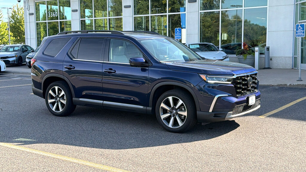 2025 Honda Pilot AWD Elite — photo 1 of 7