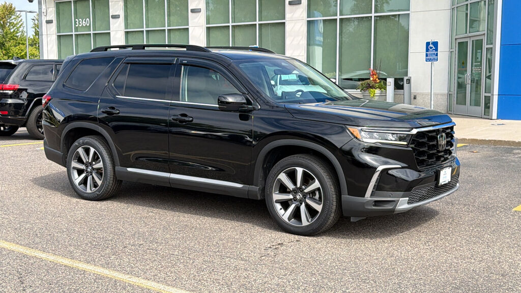 2025 Honda Pilot AWD Elite — photo 1 of 7