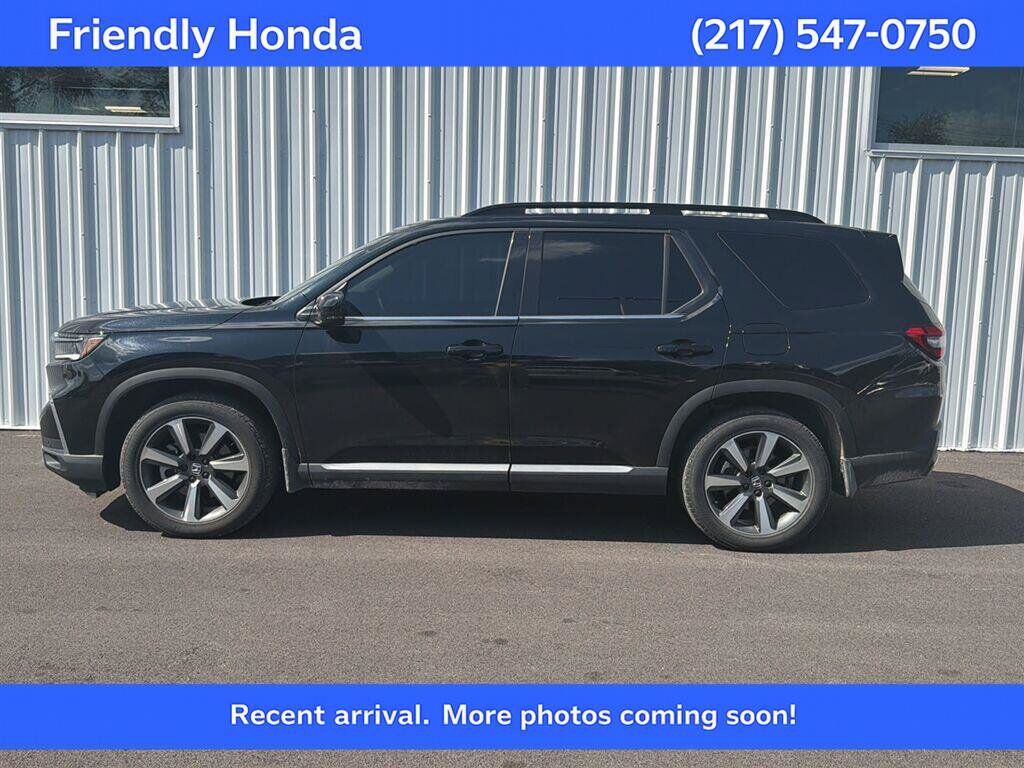 2025 Honda Pilot AWD Elite — photo 1 of 6