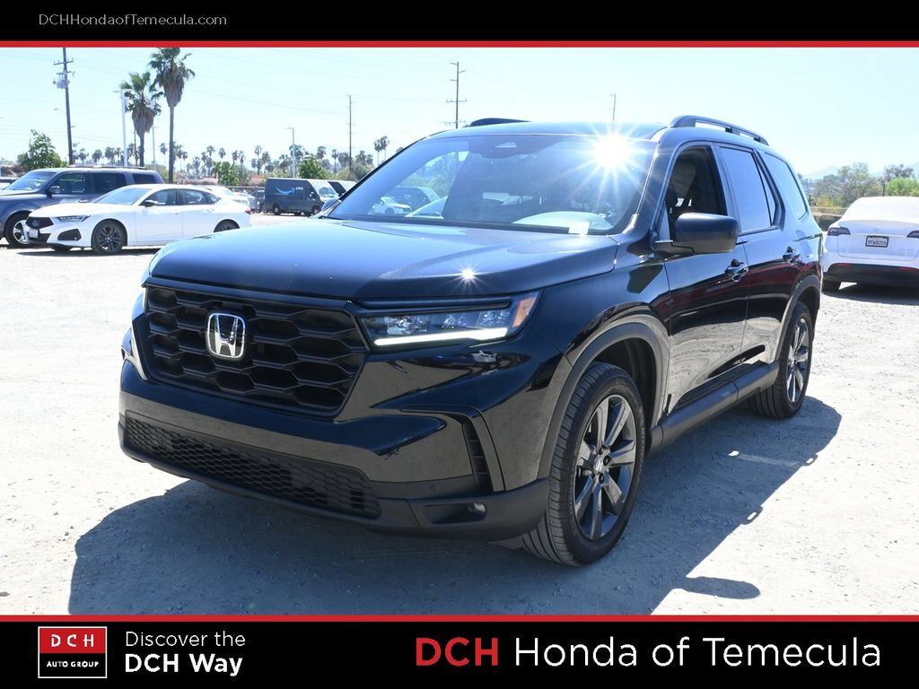 2025 Honda Pilot 2WD Sport — photo 1 of 7